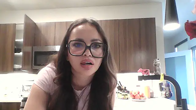 Snapshot of Elyrisse chatting on 10/26/25, 11:09 Elyrisse online show from 10/26/25, 11:09
