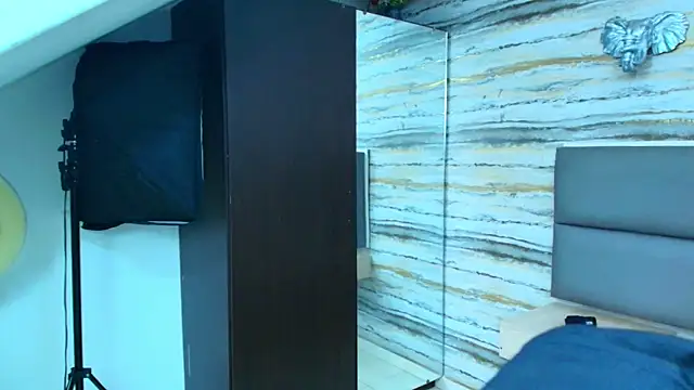 Lovers 21 online show from 11/08/25, 02:45