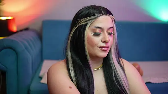 KarlaJai online show from 10/31/25, 09:16