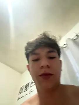 Snapshot of Gabriel25cm chatting on 12/01/25, 10:20 Gabriel25cm online show from 12/01/25, 10:20