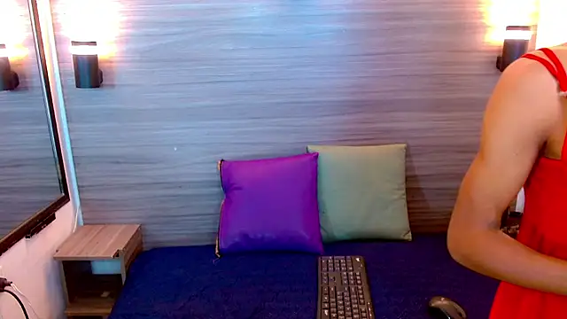 Snapshot of katherine_x1 chatting on 10/18/25, 03:42 katherine x1 online show from 10/18/25, 03:42