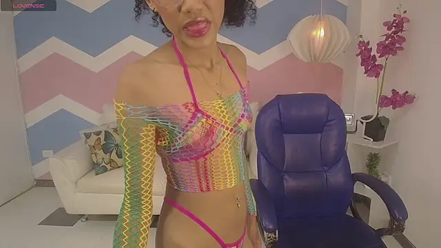 Snapshot of adisson_petite1 chatting on 10/01/25, 11:22 adisson petite1 online show from 10/01/25, 11:22