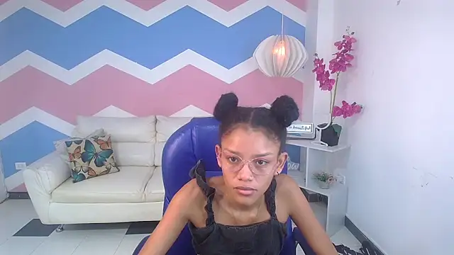 Snapshot of adisson_petite1 chatting on 10/06/25, 12:24 adisson petite1 online show from 10/06/25, 12:24