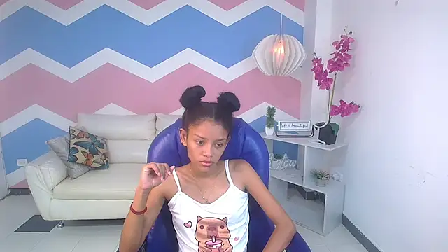 Snapshot of adisson_petite1 chatting on 10/07/25, 12:24 adisson petite1 online show from 10/07/25, 12:24