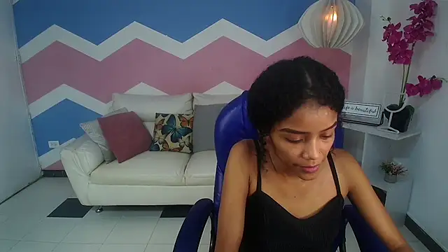 Snapshot of adisson_petite1 chatting on 10/12/25, 05:12 adisson petite1 online show from 10/12/25, 05:12