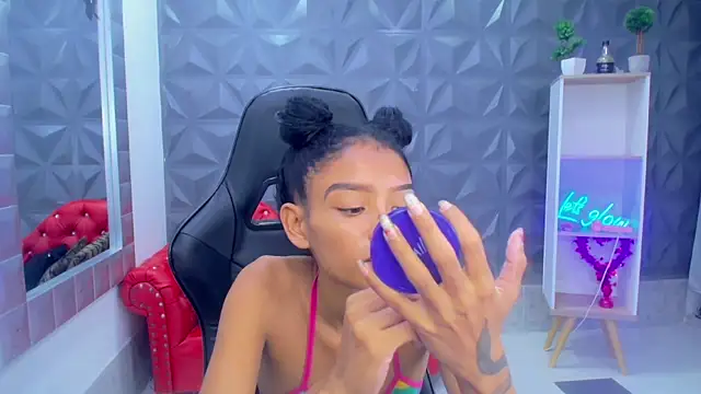 Snapshot of adisson_petite1 chatting on 01/10/26, 06:42 adisson petite1 online show from 01/10/26, 06:42