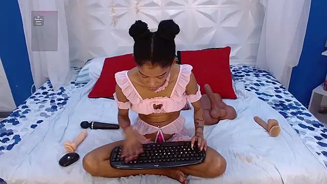 Snapshot of adisson_petite1 chatting on 02/06/26, 06:00 adisson petite1 online show from 02/06/26, 06:00