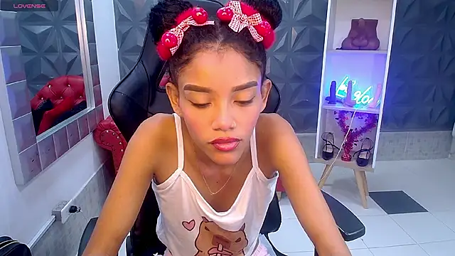 Snapshot of adisson_petite1 chatting on 02/23/26, 05:32 adisson petite1 online show from 02/23/26, 05:32