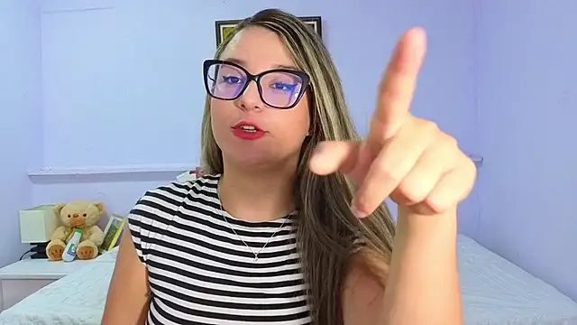 Snapshot of katiaa_lovv chatting on 10/10/25, 12:04 katiaa lovv online show from 10/10/25, 12:04