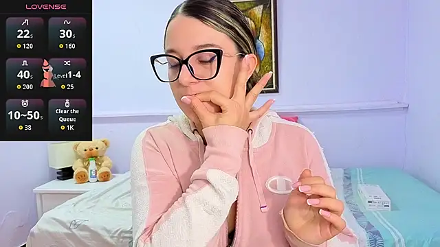 Snapshot of katiaa_lovv chatting on 10/30/25, 11:55 katiaa lovv online show from 10/30/25, 11:55