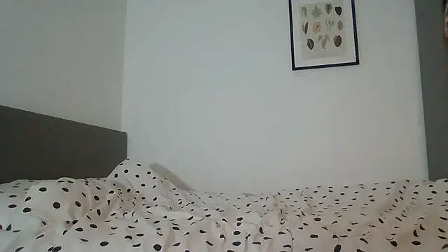 Snapshot of lunaeclipse12 chatting on 01/13/26, 12:16 lunaeclipse12 online show from 01/13/26, 12:16