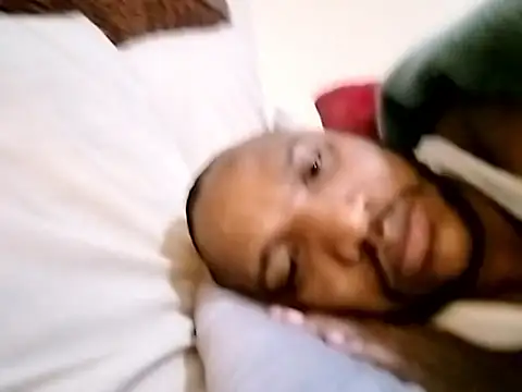 Snapshot of Juicylava2 chatting on 09/30/25, 12:15 Juicylava2 online show from 09/30/25, 12:15