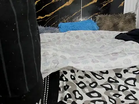 rich little brunette18 online show from 05/31/26, 12:34