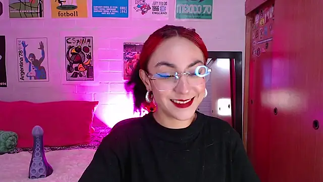 Snapshot of Amy66 chatting on 07/02/26, 10:43 Amy66 online show from 07/02/26, 10:43