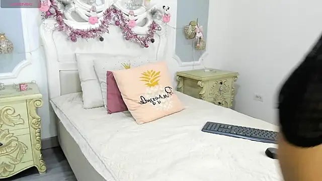 ChikiBom28 online show from 12/02/25, 07:42