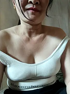 Paul-paul11 online show from 10/26/25, 04:51