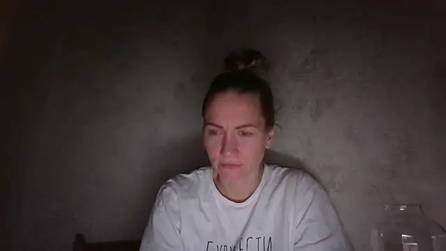 Snapshot of Thavione chatting on 02/08/26, 09:40 Thavione online show from 02/08/26, 09:40