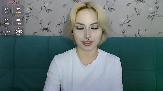 Snapshot of LeisaHopperstad chatting on 07/17/26, 11:39 LeisaHopperstad online show from 07/17/26, 11:39