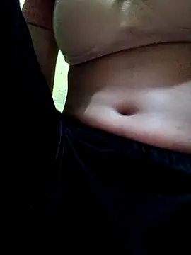 misskomal97 online show from 10/31/25, 06:42