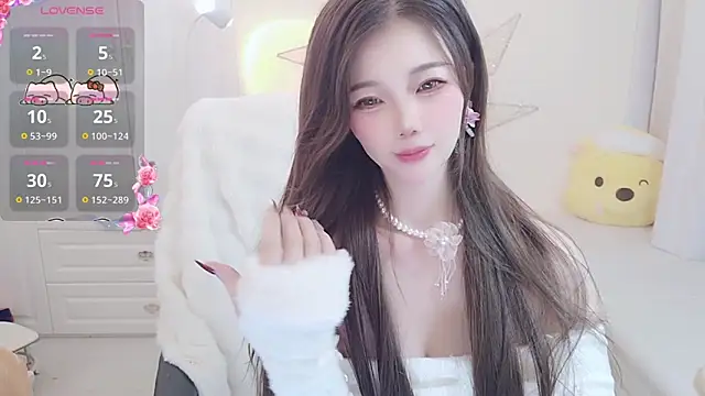 Snapshot of Coco-Di chatting on 10/18/25, 12:35 Coco-Di online show from 10/18/25, 12:35