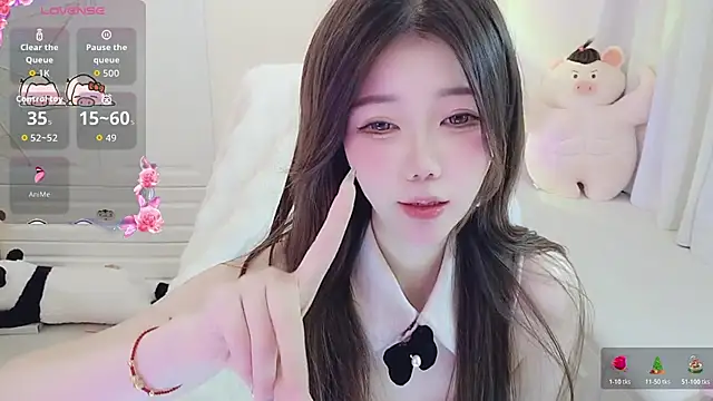 Snapshot of Coco-Di chatting on 11/18/25, 02:28 Coco-Di online show from 11/18/25, 02:28