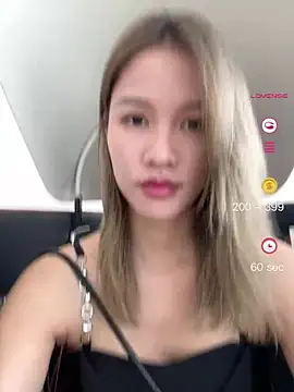 Snapshot of sharony_x chatting on 07/13/26, 05:43 sharony x online show from 07/13/26, 05:43