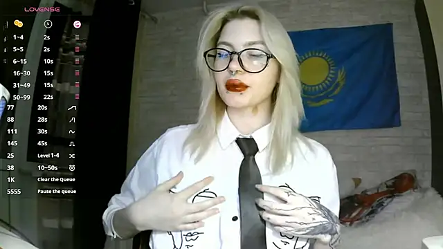 Snapshot of MernaGoggin chatting on 09/29/25, 02:44 MernaGoggin online show from 09/29/25, 02:44