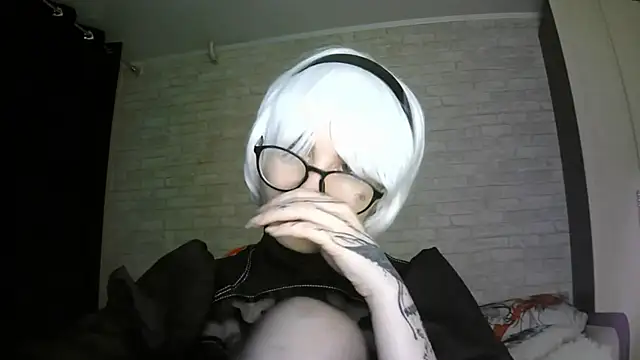 Snapshot of MernaGoggin chatting on 10/25/25, 09:09 MernaGoggin online show from 10/25/25, 09:09