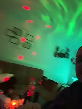 Snapshot of Zakmaro chatting on 12/17/25, 03:40 Zakmaro online show from 12/17/25, 03:40