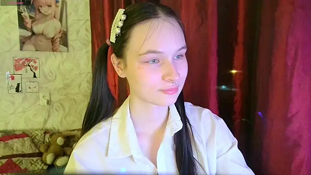 Snapshot of LolaVibe chatting on 11/12/25, 07:13 LolaVibe online show from 11/12/25, 07:13