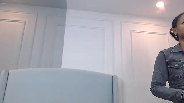 ChantalGarner online show from 11/18/25, 02:21