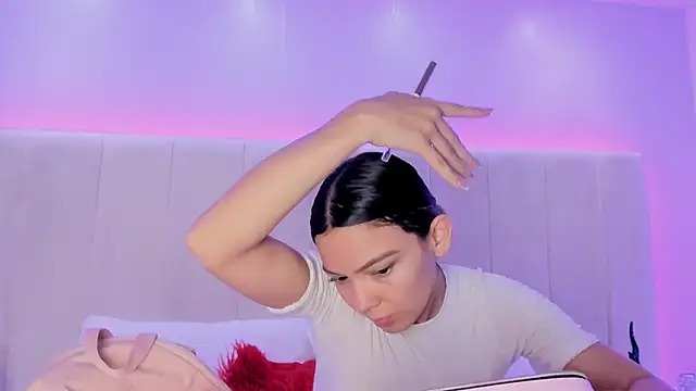 celestebellmont online show from 12/04/25, 02:37