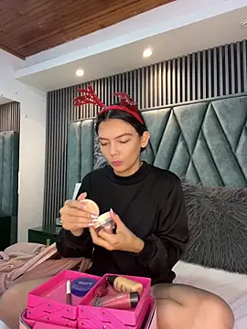 celestebellmont online show from 12/17/25, 12:22