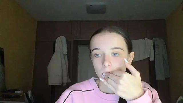 Emilia Light online show from 10/27/25, 07:45