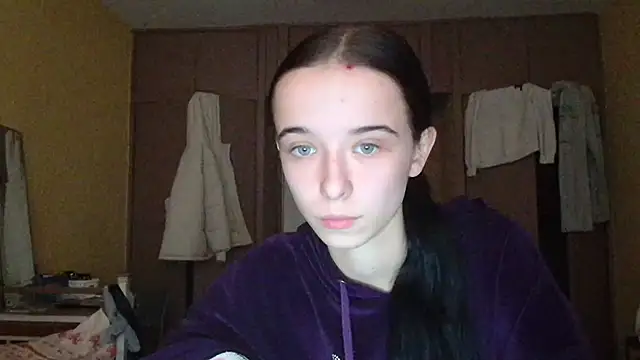 Emilia Light online show from 10/28/25, 12:09