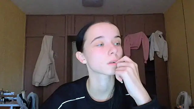 Emilia Light online show from 10/30/25, 07:32