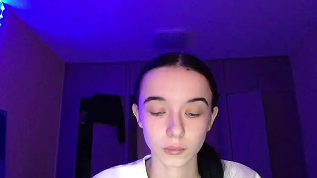 Emilia Light online show from 11/21/25, 06:23