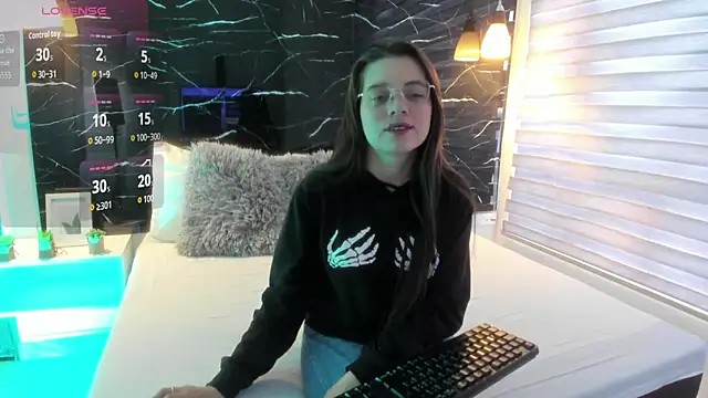 ZOE LE online show from 11/04/25, 11:53