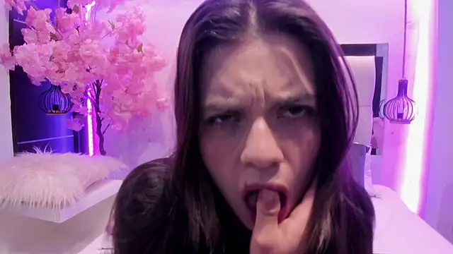 ZOE LE online show from 11/18/25, 11:47