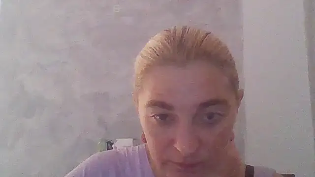 Snapshot of GoldenAngelMilf chatting on 09/26/25, 12:42 GoldenAngelMilf online show from 09/26/25, 12:42