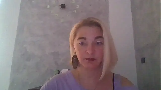 Snapshot of GoldenAngelMilf chatting on 09/30/25, 07:35 GoldenAngelMilf online show from 09/30/25, 07:35