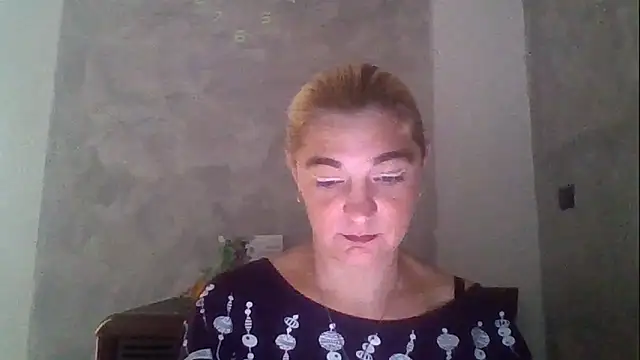 Snapshot of GoldenAngelMilf chatting on 10/03/25, 09:39 GoldenAngelMilf online show from 10/03/25, 09:39