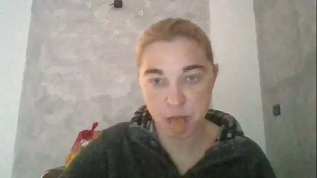 Snapshot of GoldenAngelMilf chatting on 12/20/25, 07:37 GoldenAngelMilf online show from 12/20/25, 07:37