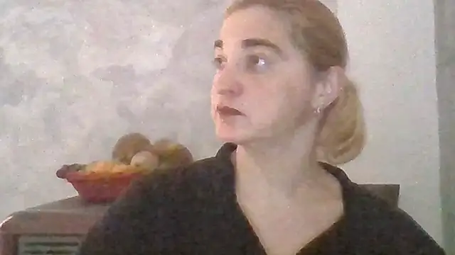 Snapshot of GoldenAngelMilf chatting on 02/05/26, 12:32 GoldenAngelMilf online show from 02/05/26, 12:32