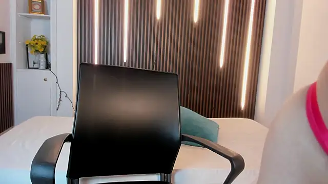 Caroline Millerr online show from 10/03/25, 08:39