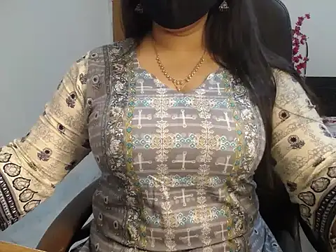 Queen Homaira online show from 11/13/25, 03:38