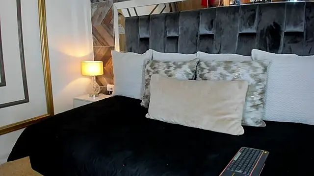 NaylaGrey online show from 10/04/25, 11:41