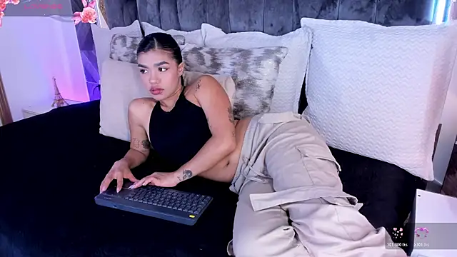 Snapshot of NaylaGrey chatting on 06/30/26, 11:33 NaylaGrey online show from 06/30/26, 11:33