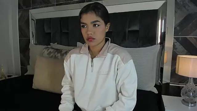 Snapshot of NaylaGrey chatting on 07/03/26, 03:35 NaylaGrey online show from 07/03/26, 03:35