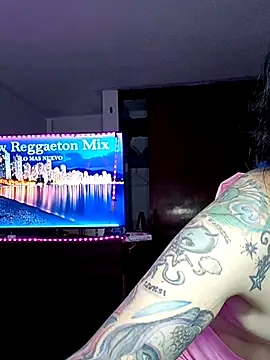 Snapshot of pinklajokr chatting on 11/08/25, 12:22 pinklajokr online show from 11/08/25, 12:22